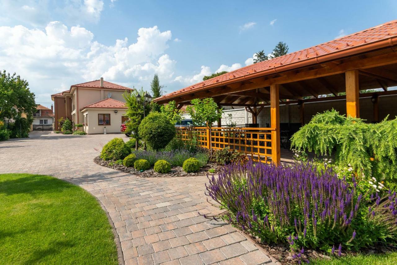 Villa Ephélia Dunajská Streda Esterno foto