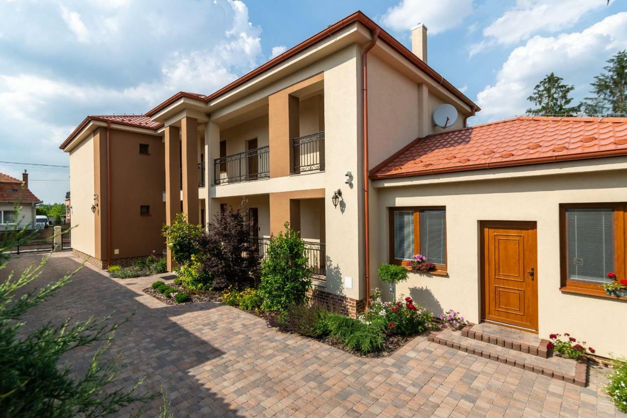 Villa Ephélia Dunajská Streda Esterno foto